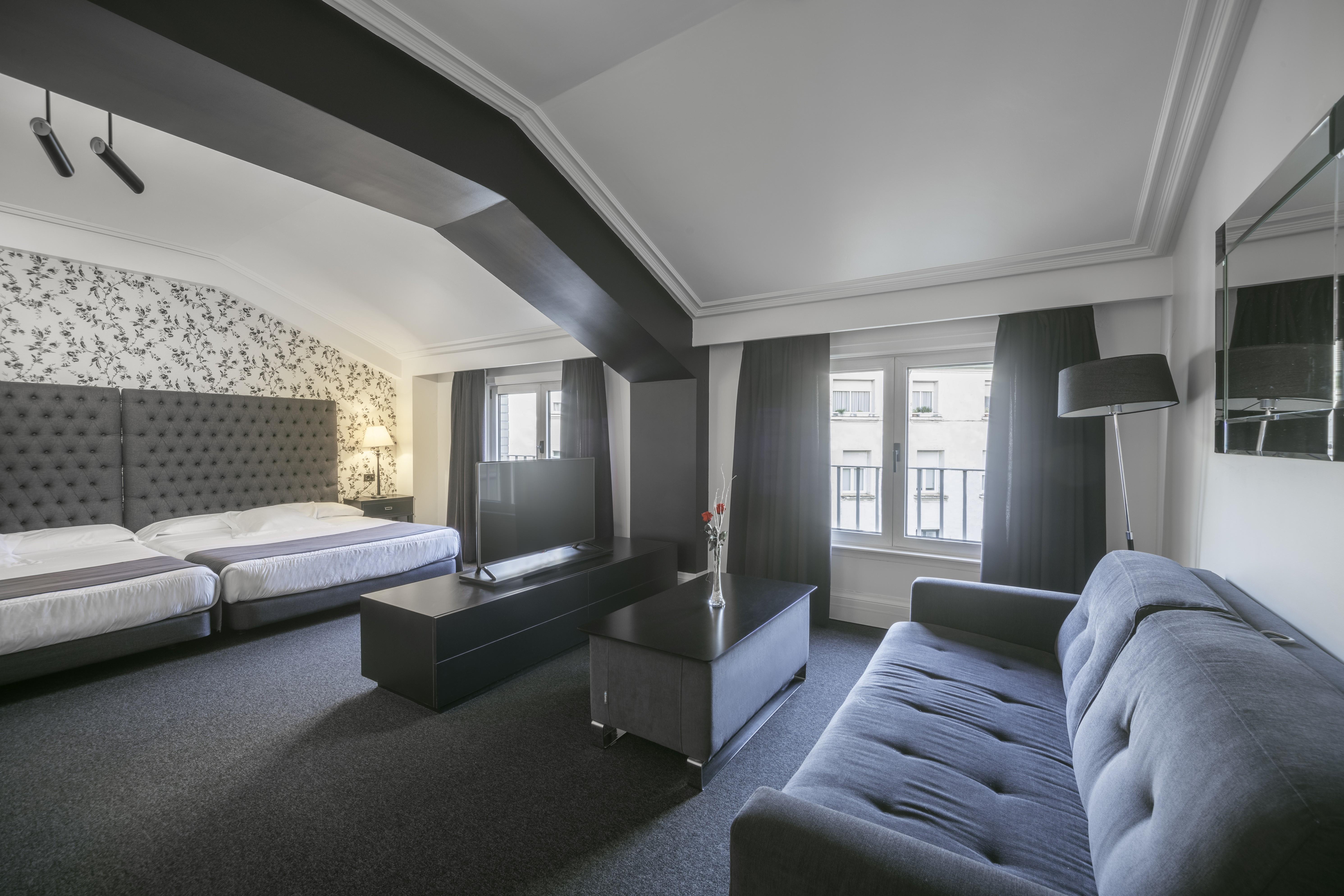 Hotel Lopez De Haro Бильбао Экстерьер фото Suite