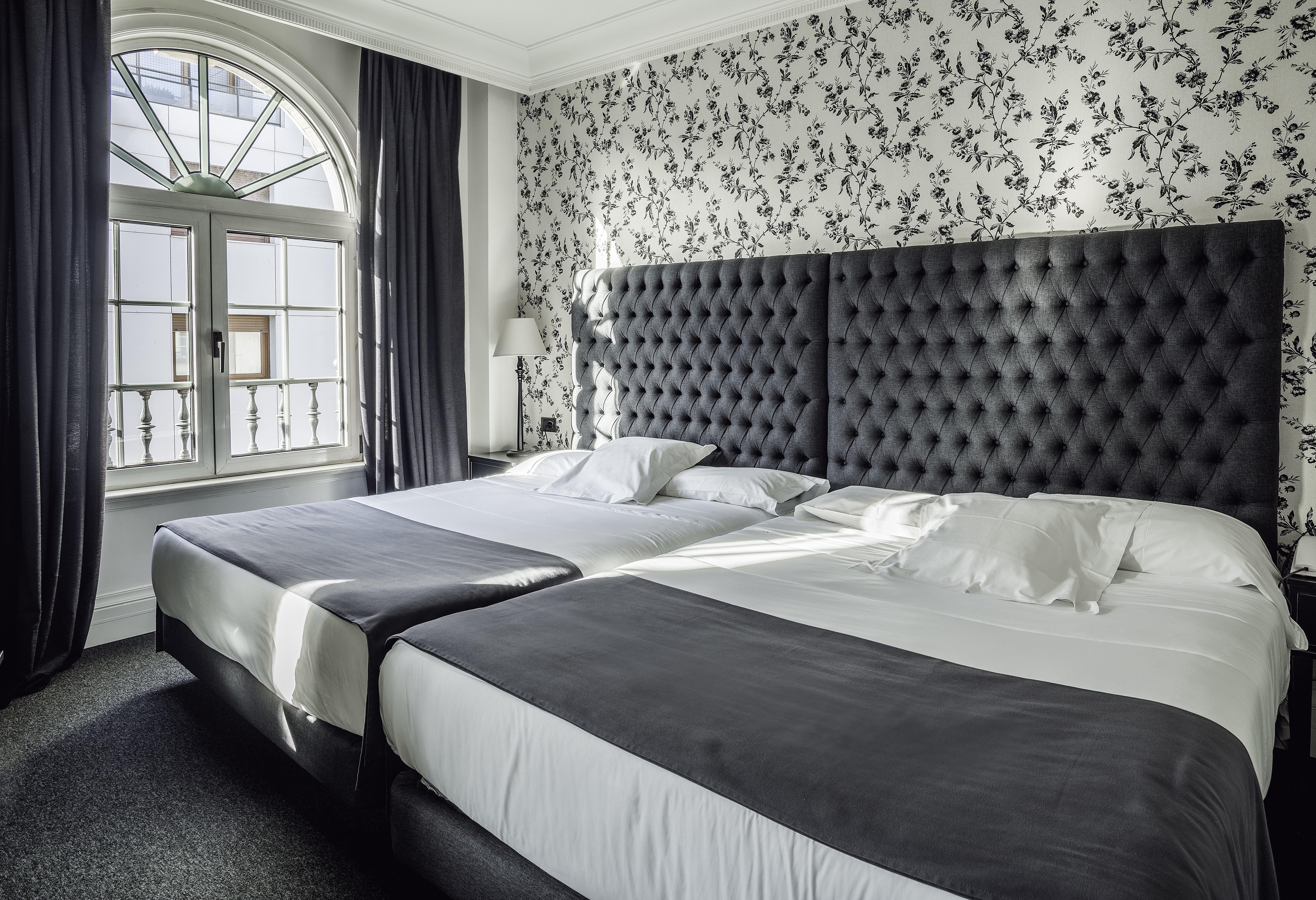 Hotel Lopez De Haro Бильбао Экстерьер фото A room at the Hotel Axelmannstein