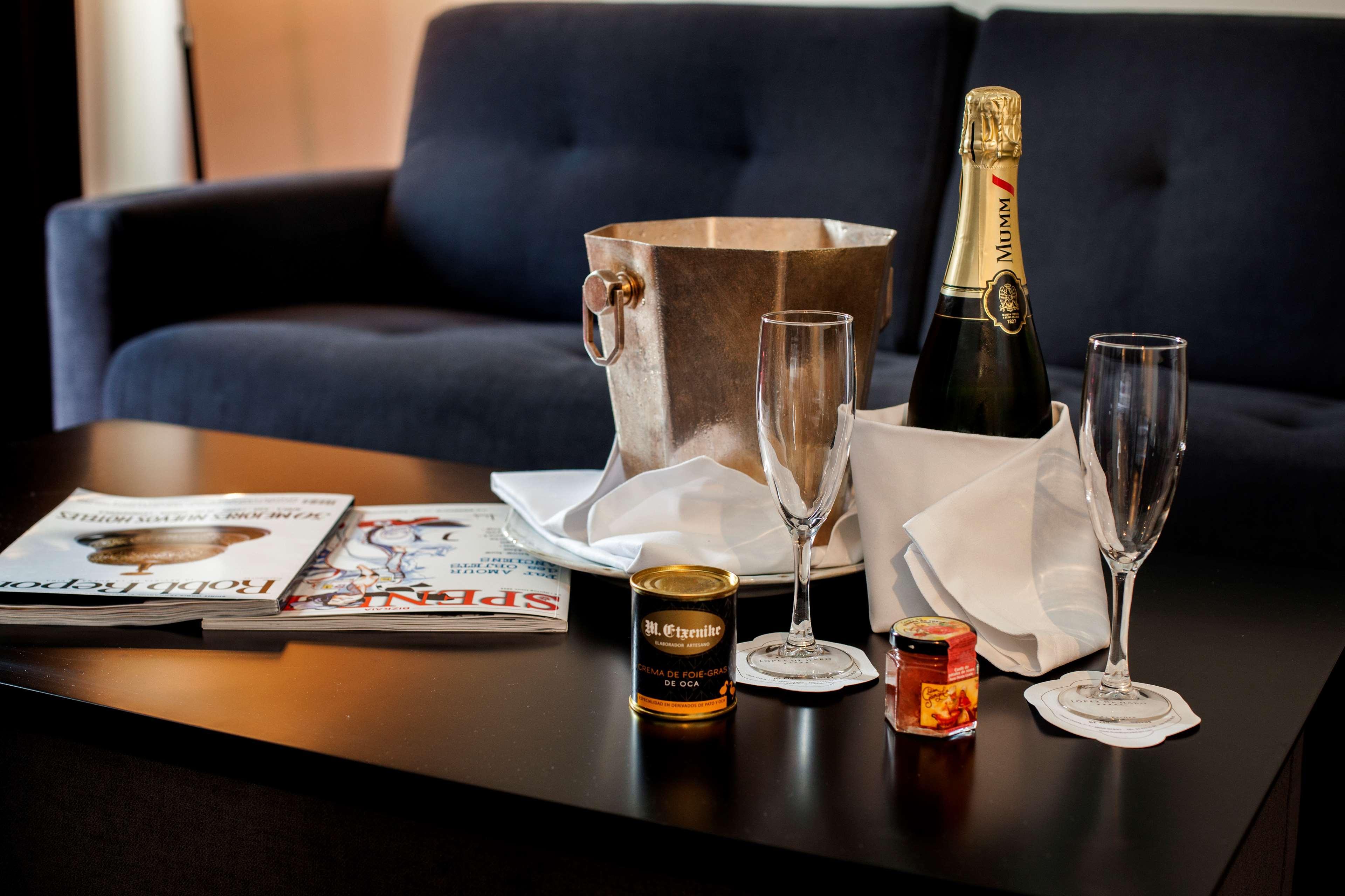 Hotel Lopez De Haro Бильбао Экстерьер фото Champagne and honey