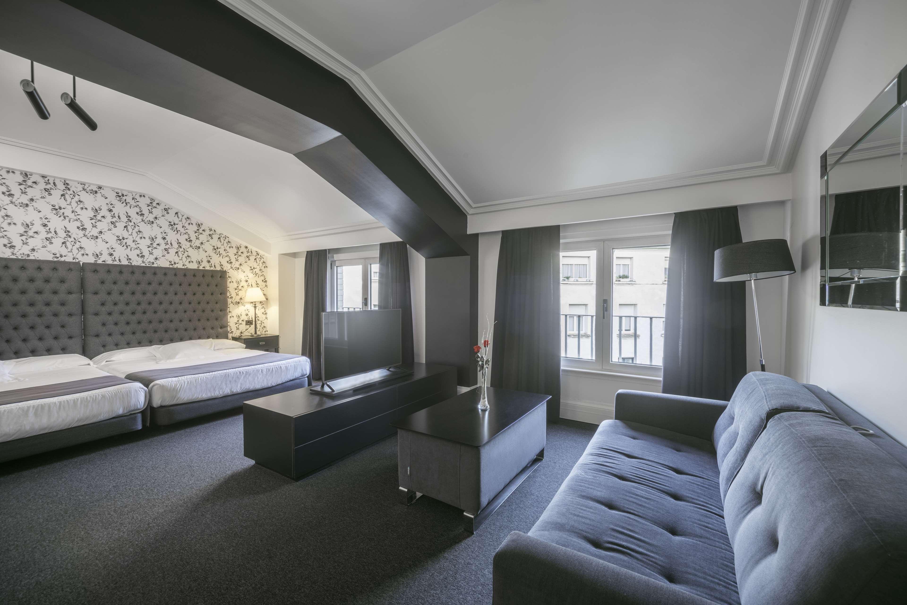 Hotel Lopez De Haro Бильбао Экстерьер фото Suite