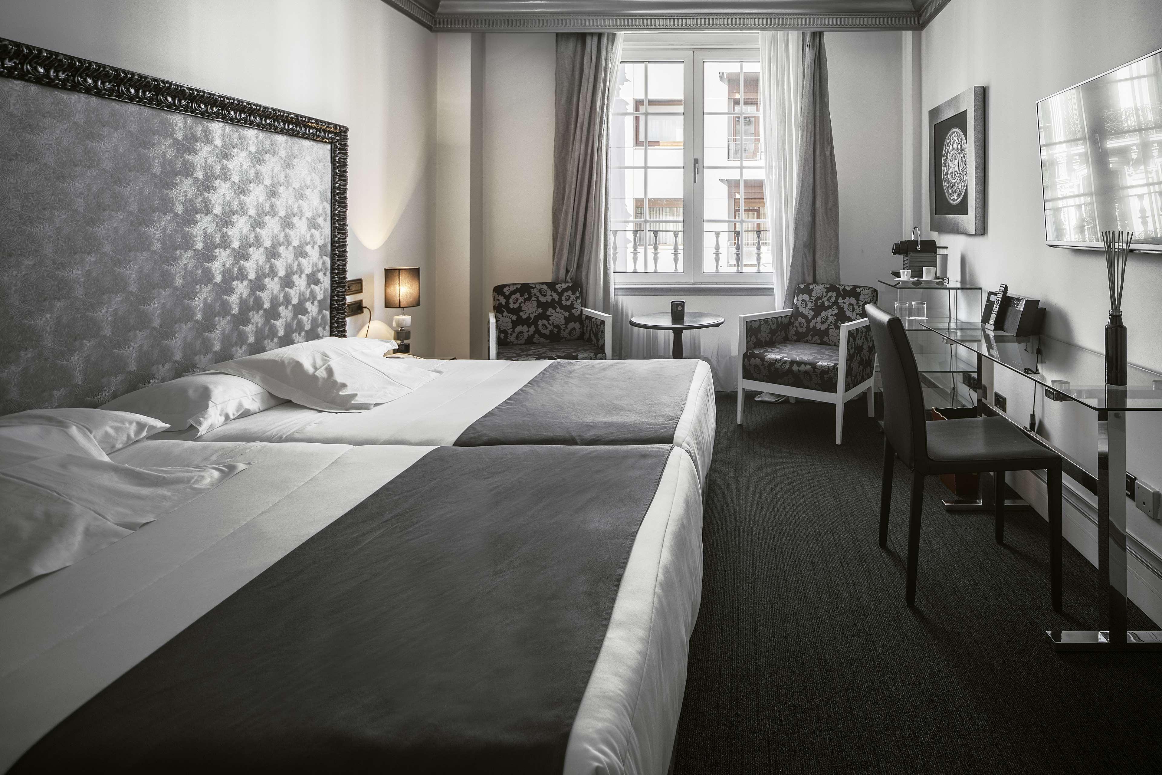 Hotel Lopez De Haro Бильбао Экстерьер фото