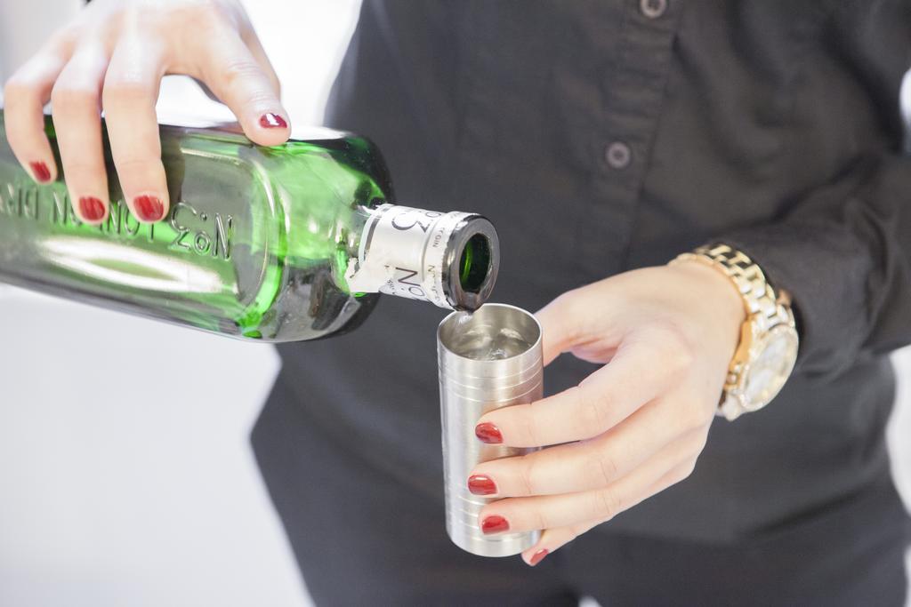 Hotel Lopez De Haro Бильбао Экстерьер фото A bartender pouring absinthe